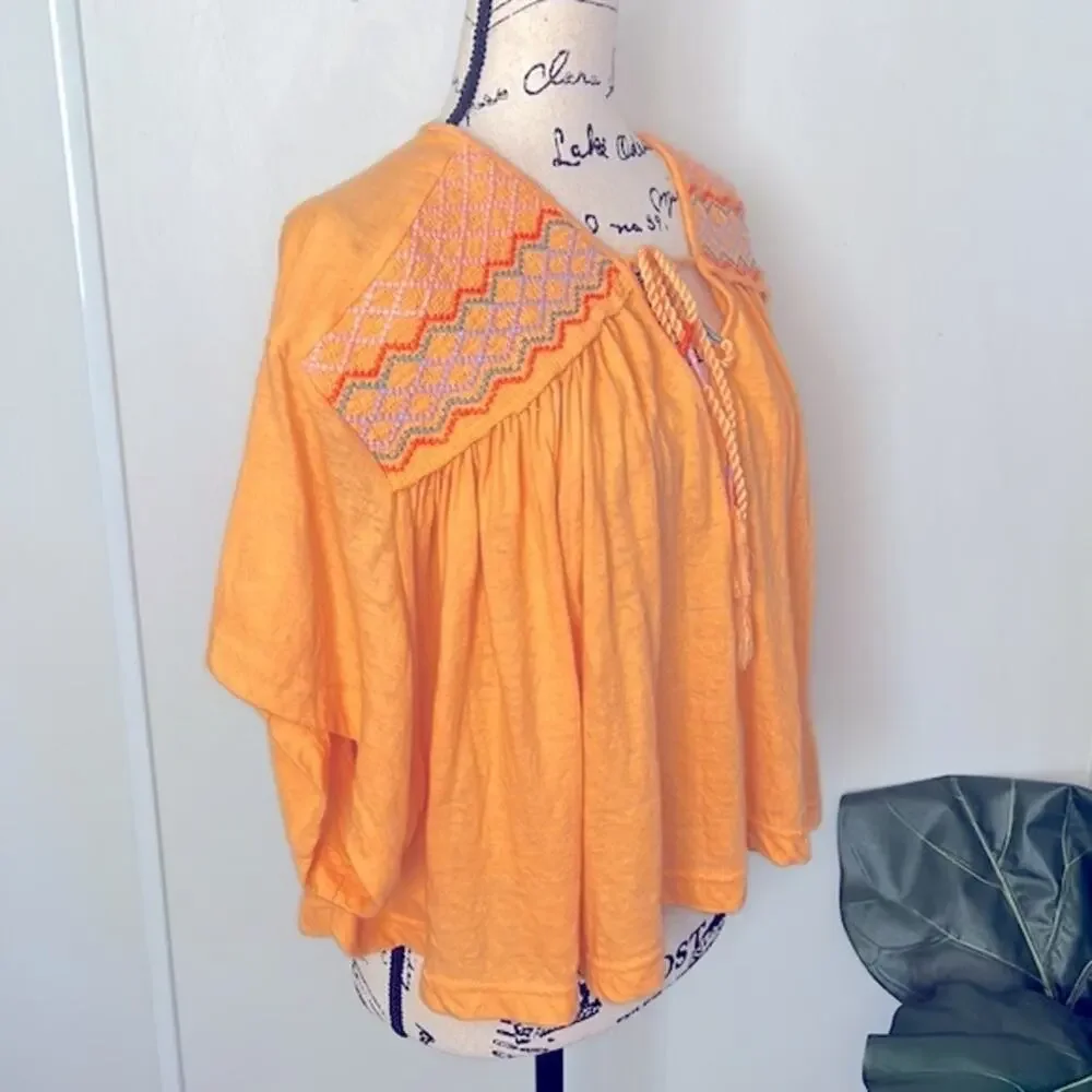 NWT! FREE PEOPLE Market Embroidered V-Neck Top size Medium